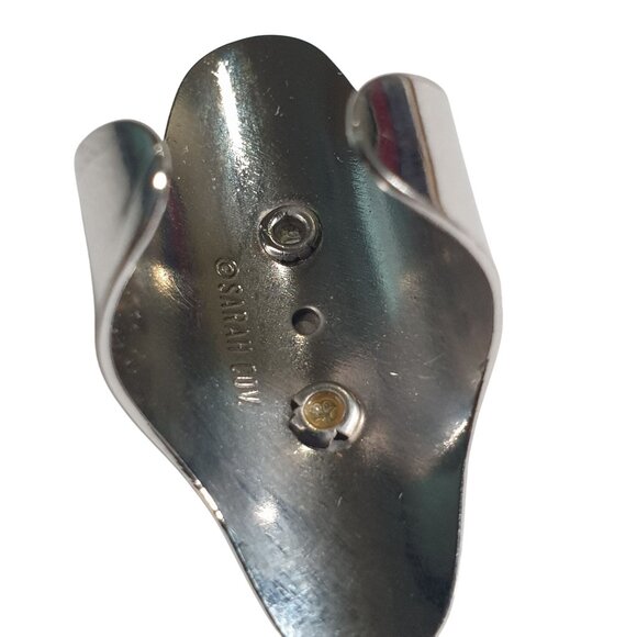 Sarah Coventry Wide Silver Tone Adjustable Ring Oval Blue Faceted Base SZ 7.5 - Picture 3 of 6